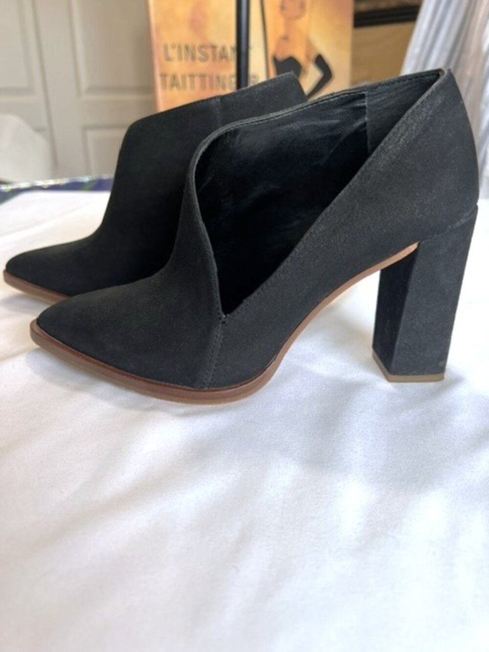 Vince Camuto Suede Cut Out High Heel Pump Sz 6.5 - Picture 7 of 13